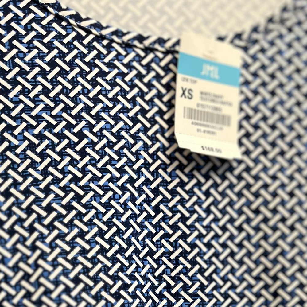 J. McLaughlin 3/4 sleeve top with tie cuff. Blue & White Raffia pattern.